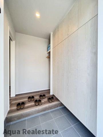 高松市香西北町の中古一戸建の玄関