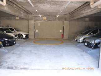 【駐車場】