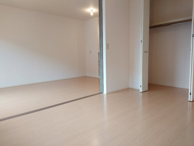 【洋室】 | コンフォール・ヴィラD棟 | 洋室にクローゼットもあります◎