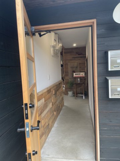 【エントランス】 | 入り口から入ると木のやさしさ溢れる雰囲気