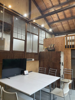 【ロビー】 | 共用スペース　来客や簡単な打ち合わせなどに利用できます。