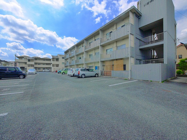 いせやハイツの駐車場