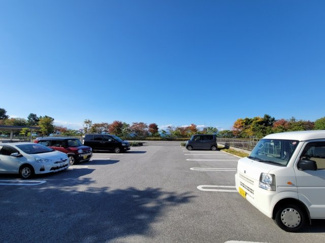【駐車場】 | 平面式の駐車場です。