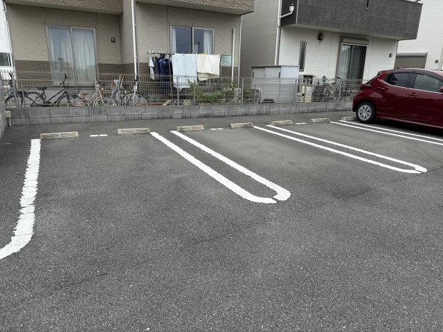 K・プラウドの駐車場