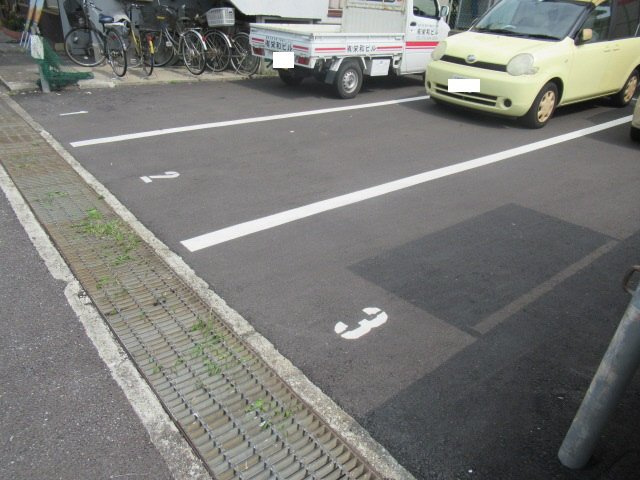 栄マンションの駐車場