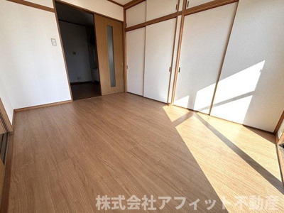 【居間・リビング】 | サン・オーレ葦陽 | 北側の洋室6帖