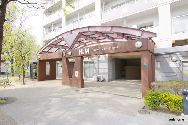 大阪市淀川区東三国２丁目の賃貸マンションのエントランス