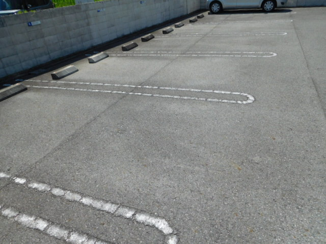 アンダンテの駐車場