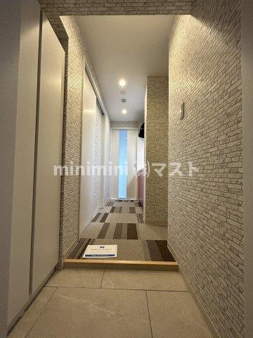 メゾニティ・クイーン阿波座の玄関