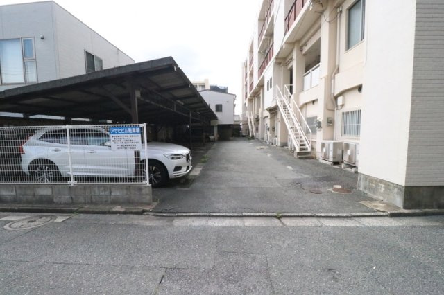 アサヒビルの駐車場