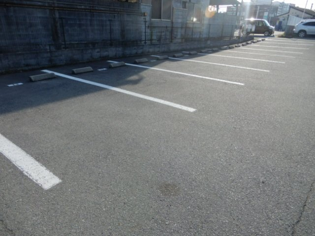 オークヴィラIIの駐車場