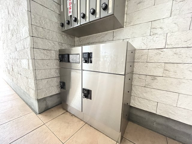 宅配ボックス完備