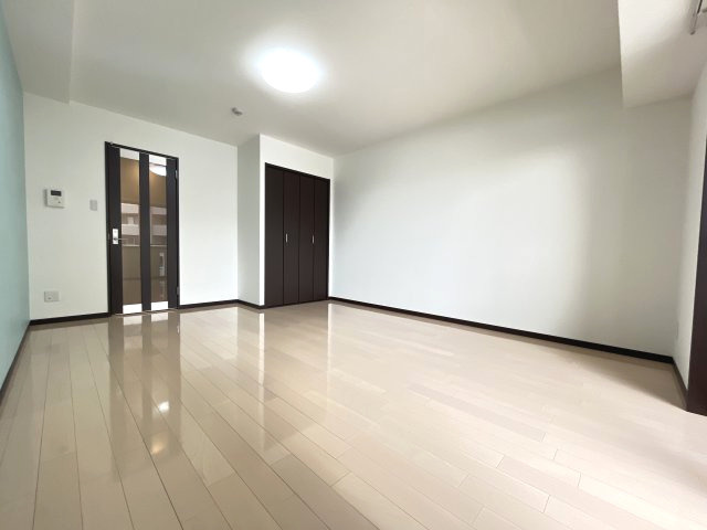 フローリングの洋室です