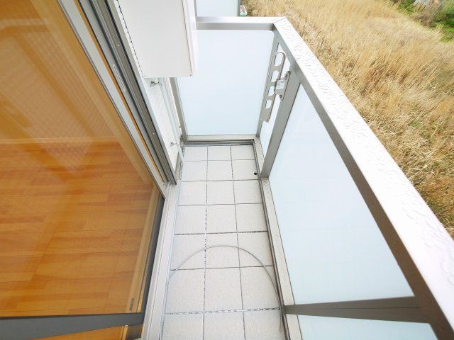 サニーレジデンスのバルコニー|暖かな日差しのふりそそぐバルコニー