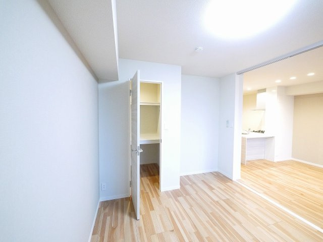 サニーレジデンスの寝室|ゆとりの広さです