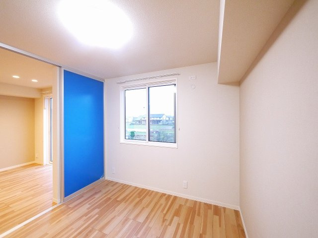 サニーレジデンスの洋室|落ち着いた色調の洋室です