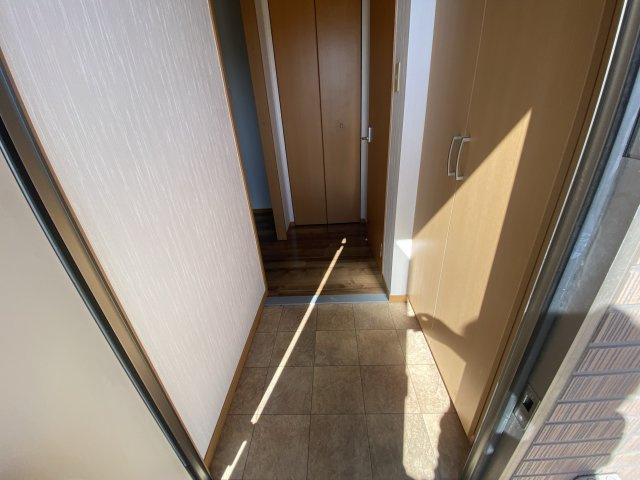 グランドゥール飾東の玄関