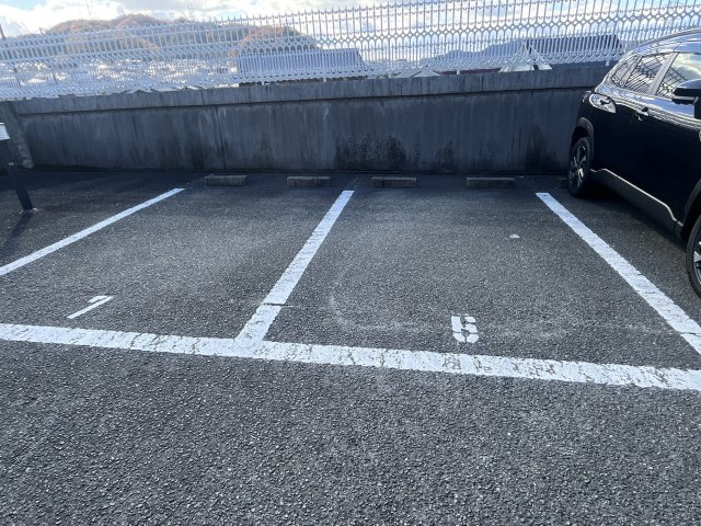 サニーハイツ御立Ｎの駐車場