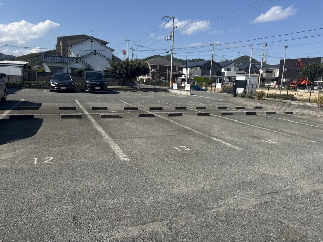 サンフォーレストＡの駐車場