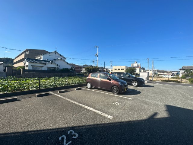サンフォーレストＡの駐車場