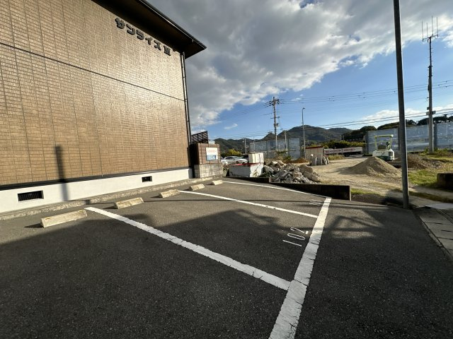 サンライズＭの駐車場