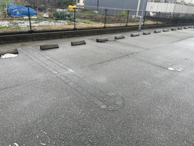 シャルマンプレイスの駐車場