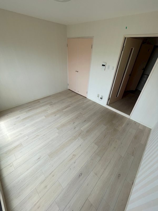 ジュネス白国の居間・リビング