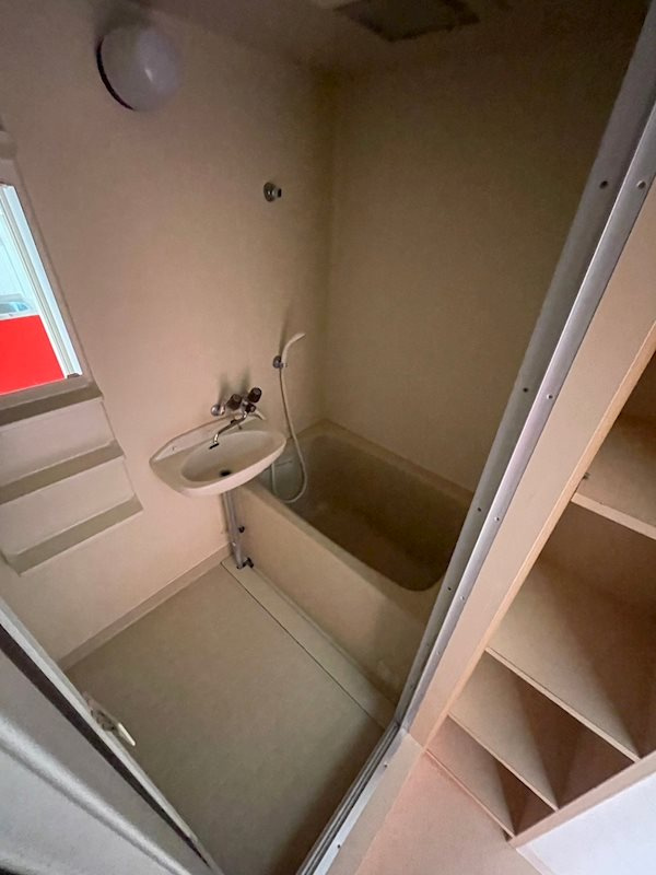 ジュネス白国の浴室