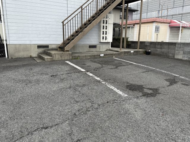 ハイツタイヨウの駐車場