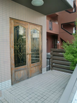 【エントランス】 | ユトリロジョイ