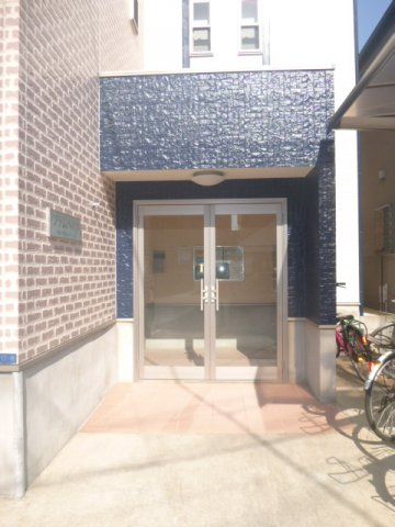 プラムハイツのエントランス