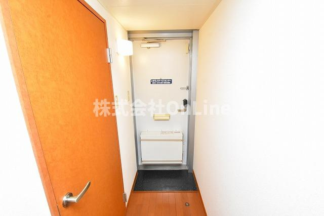 レオパレスポップの玄関