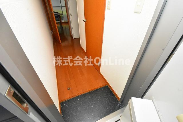 レオパレスポップの玄関