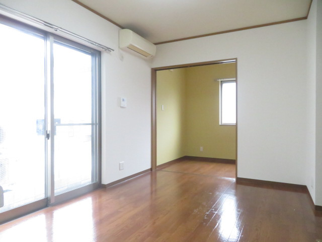 神和町弐番館の洋室