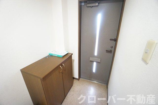 フォブールサンマリンの玄関