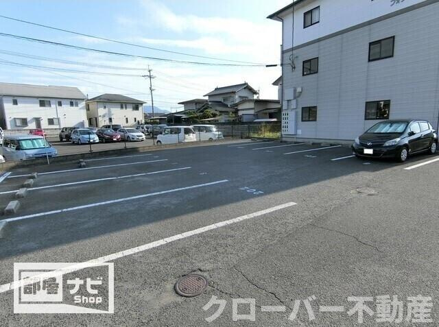 フォブール城南の駐車場