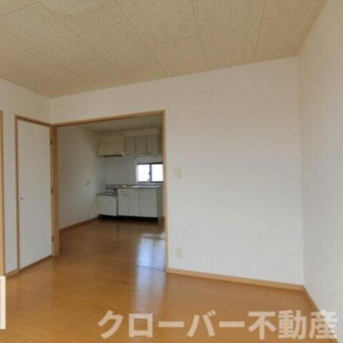 メンバーズタウン讃岐富士Bの居間・リビング