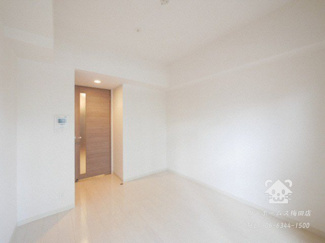 【居間・リビング】 | ララプレイス新大阪シエスタ | ゆったりとしたリビングです