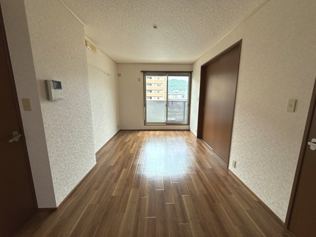 絵領ガーデンの居間・リビング