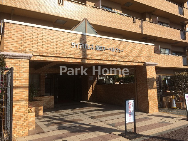 ダイアパレス高知ヌーベルヴューの玄関