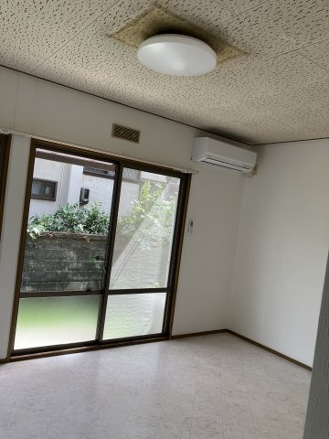 白神タウンハウスの居間・リビング