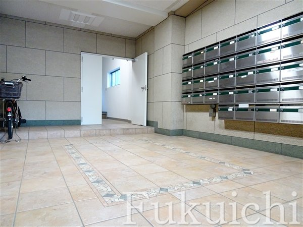 自由が丘第一コーポのエントランス