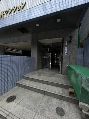 【エントランス】 | 東三国土井マンション | エントランスです