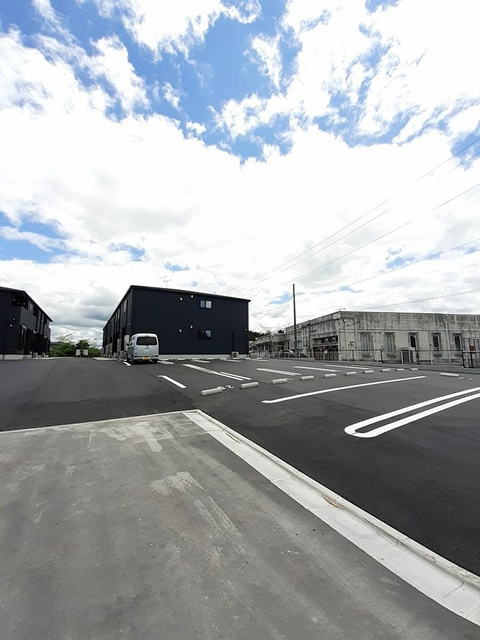 雅　C棟の駐車場
