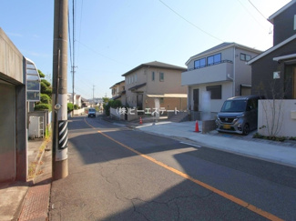 【前面道路含む現地写真】