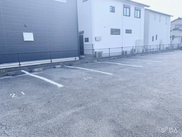 レオパレス太子小山の駐車場