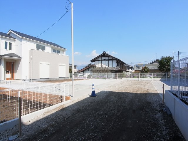 新築　渋川市石原第2　9号棟の前面道路含む現地写真|西側接道幅員約6ｍ