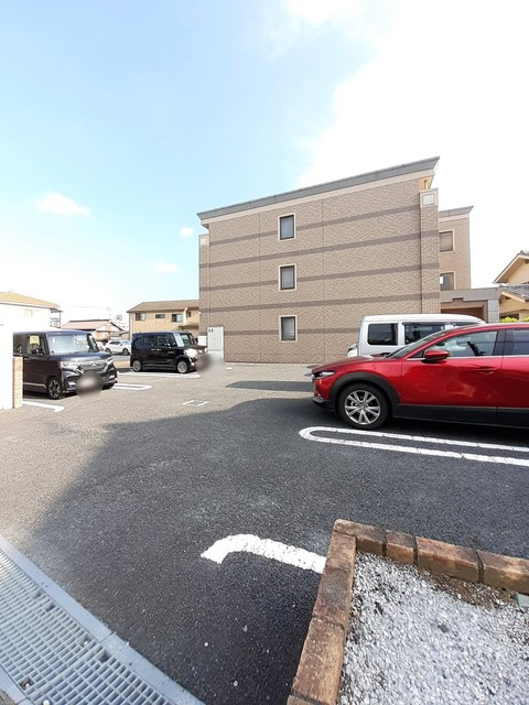 ロジュマンの駐車場