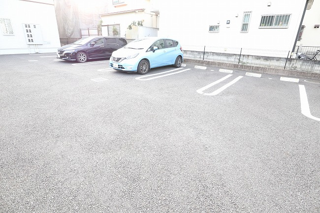 カーサ・カルムの駐車場