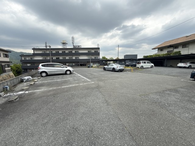 グリーンハイツ梅ヶ谷の駐車場